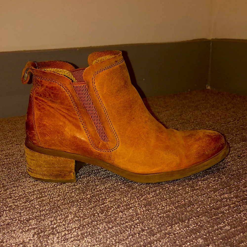 Stylish beautiful boots. Great quality, bought them from Nordstrom.